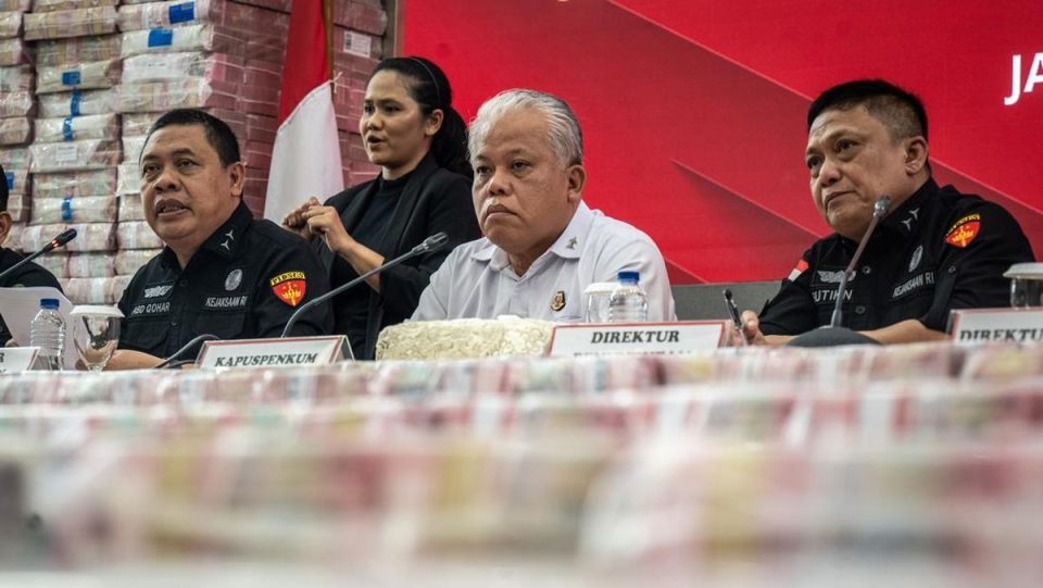 Konfrensi Pers kasus korupsi ekspor crude plam oil (CPO) di gedung bundar jampidsus kejaksaan agung