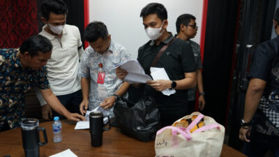 Geledah Kantor DPRD Pekanbaru, Jaksa Amankan Ajudan Sekwan