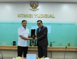 PENASIHAT KHUSUS PRESIDEN BIDANG POLHUKAM DAN KOMISIS YUDISIAL BAHAS PENGUATAN PERAN KY DALAM PEMBERANTASAN MAFIA PERADILAN.