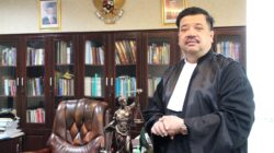 Catatan Akhir Pekan Adi Warman. MENGAWAL MARWAH ADVOKAT.