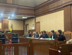 SIDANG PERDANA KUOTA HAJI HINGGA MALAM, ASRUL AZIS TABA LANGSUNG AJUKAN NOTA PERLAWANAN.